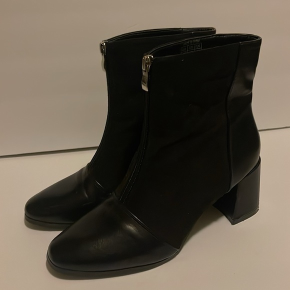 Black chunky heel booties Size euro 40 comparable to size 8.5 or 9 - Picture 4 of 10